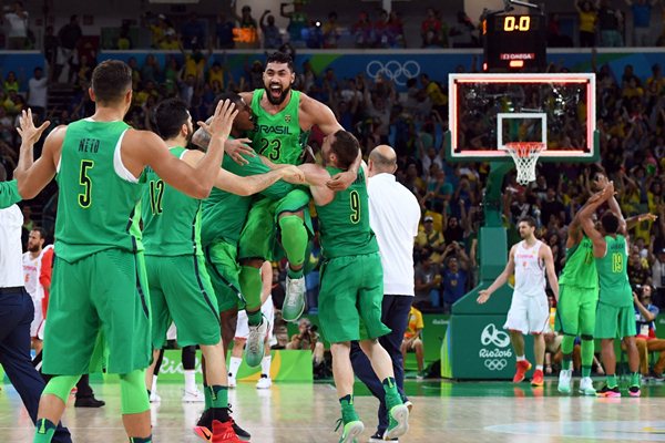 Brazil's centre Augusto Lima (C) celebrates with teammates after defeating Spain during a Men's round Group B basketball match between Spain and Brazil at the Carioca Arena 1 in Rio de Janeiro on August 9, 2016 during the Rio 2016 Olympic Games. / AFP / Mark RALSTON